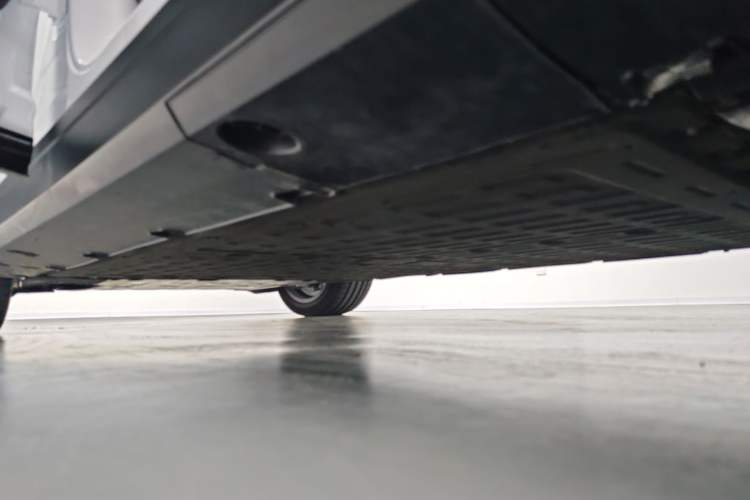 Used XPeng G7 2025 Model—702 Ultra Long Range Left Side Sill