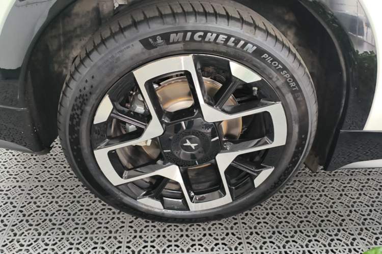 Used XPeng G7 2025 Model—702 Ultra Long Range Right Rear Wheel Hub