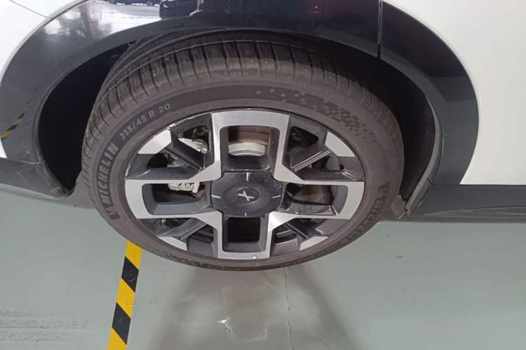 Used XPeng G7 2025 Model—702 Ultra Long Range Right Rear Wheel Hub