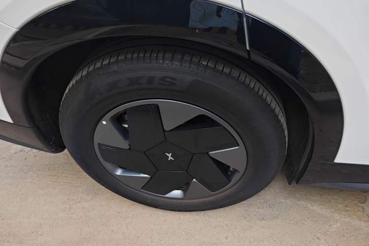 Used XPeng G7 2025 Model—702 Ultra Long Range Right Rear Wheel Hub
