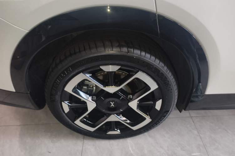 Used XPeng G7 2025 Model—702 Ultra Long Range Right Rear Wheel Hub