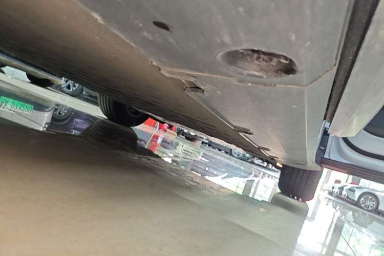 Used XPeng G7 2025 Model—602 Long Range Max Right Side Sill