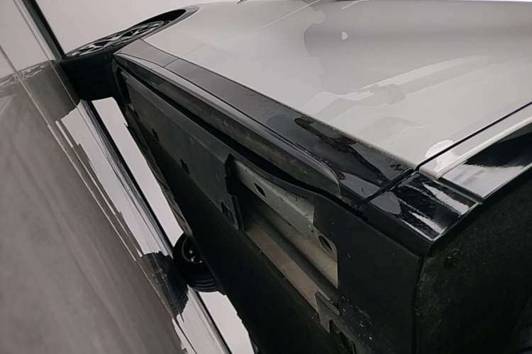 Used XPeng G7 2025 Model—702 Ultra Long Range Right Side Sill