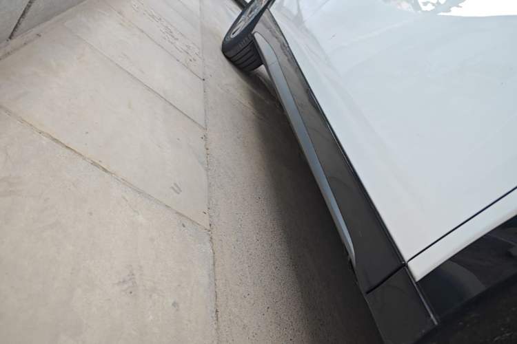 Used XPeng G7 2025 Model—702 Ultra Long Range Right Side Sill
