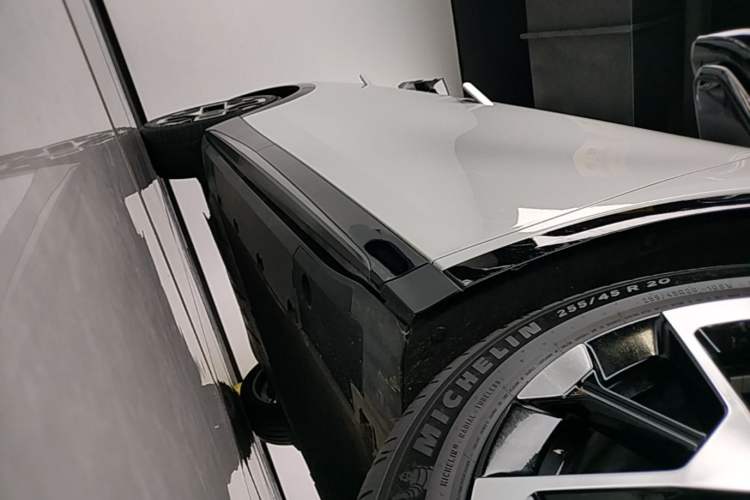 Used XPeng G7 2025 Model—702 Ultra Long Range Right Side Sill