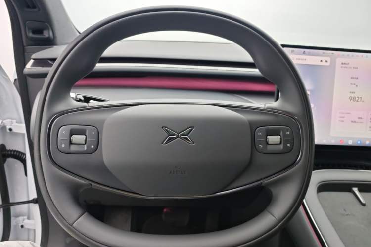 Used XPeng G7 2025 Model—702 Ultra Long Range Steering Wheel