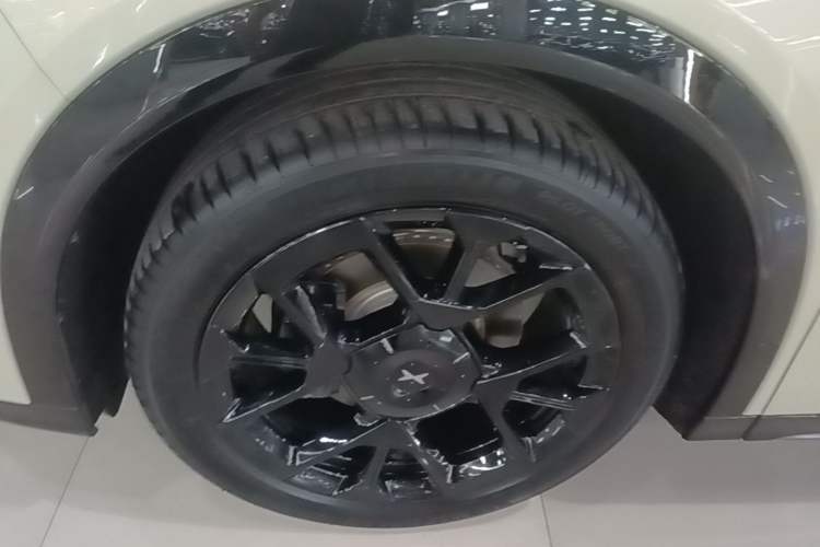 Used XPeng G7 2025 Model—702 Ultra Long Range Left Front Wheel Hub