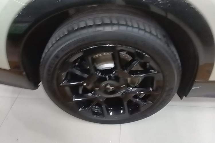 Used XPeng G7 2025 Model—702 Ultra Long Range Right Rear Wheel Hub