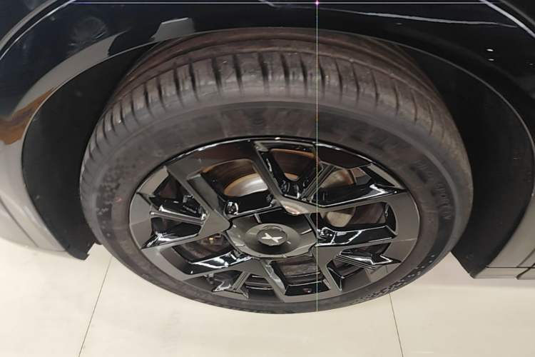 Used XPeng G7 2026 Model, Range-Extended 1704 Max Flagship Edition Left Front Wheel Hub