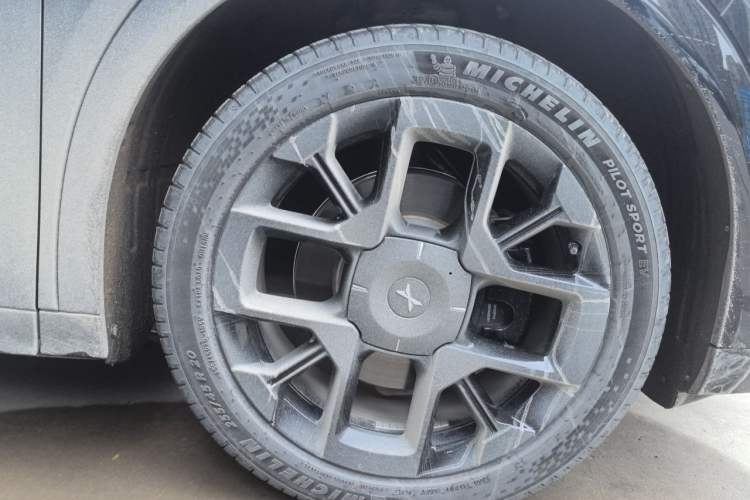 Used XPeng G7 2026 Model, Range-Extended 1704 Max Flagship Edition Right Front Wheel Hub