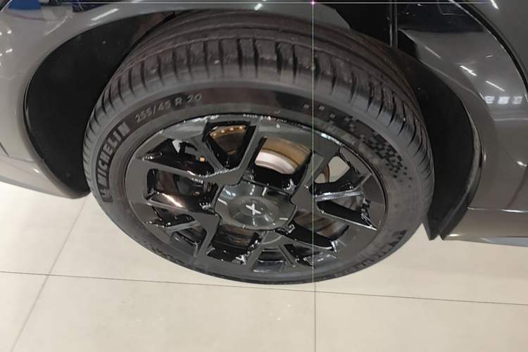 Used XPeng G7 2026 Model, Range-Extended 1704 Max Flagship Edition Right Rear Wheel Hub