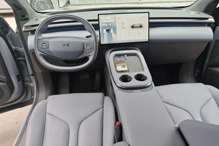 Used XPeng G7 2026 Model, Range-Extended 1704 Max Tech Edition Center Console
