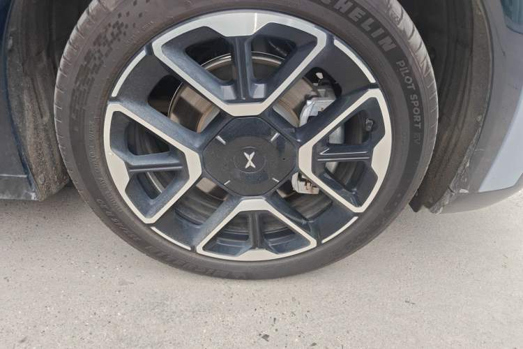 Used XPeng G7 2026 Model, Range-Extended 1704 Max Tech Edition Right Front Wheel Hub