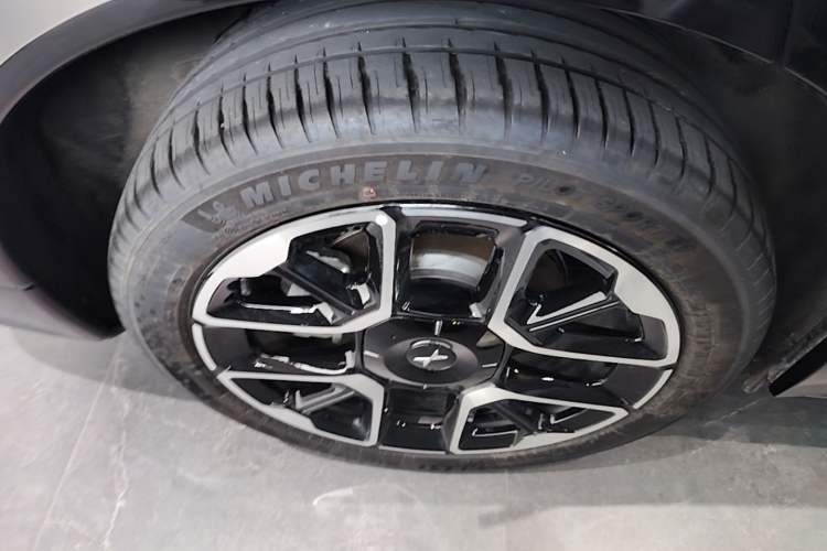 Used XPeng G7 2026 Model, Range-Extended 1704 Max Flagship Edition Right Rear Wheel Hub