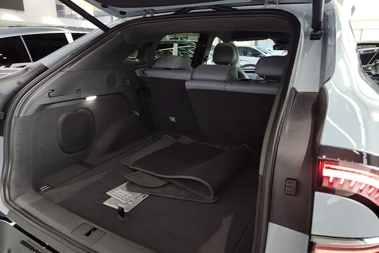 Used XPeng G7 2026 Model, Range-Extended 1704 Max Flagship Edition Trunk