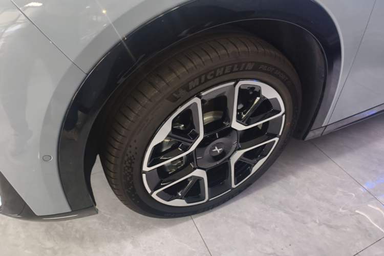 Used XPeng G7 2026 Model, Range-Extended 1704 Max Flagship Edition Left Front Wheel Hub