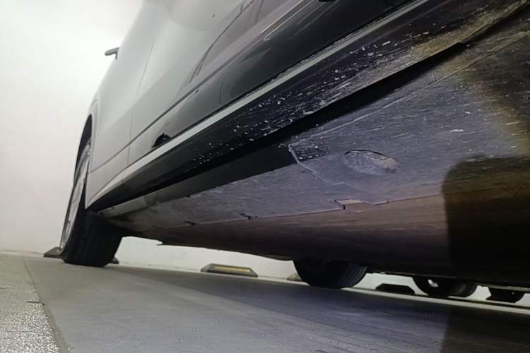 Used XPeng G7 2026 Model, Pure Electric 702 Max Flagship Edition Right Side Sill