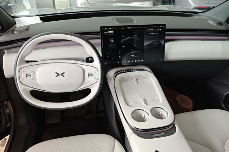 Used XPeng G7 2026 Model, Range-Extended 1704 Max Tech Edition Center Console