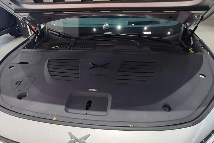 Used XPeng G7 2026 Model, Range-Extended 1704 Max Flagship Edition Engine Bay