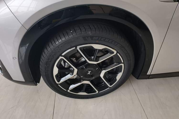 Used XPeng G7 2026 Model, Range-Extended 1704 Max Flagship Edition Left Front Wheel Hub