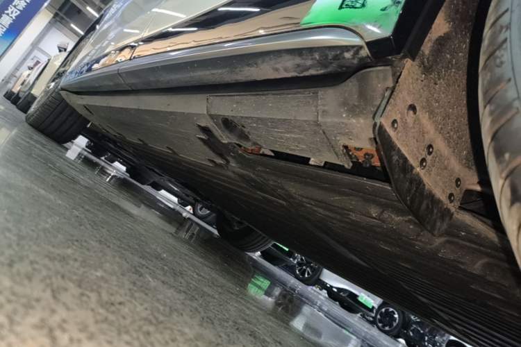 Used XPeng G7 2026 Model, Range-Extended 1704 Max Flagship Edition Left Side Sill