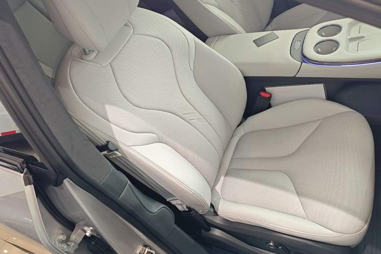 Used XPeng G7 2026 Model, Range-Extended 1704 Max Tech Edition Right Front Seat