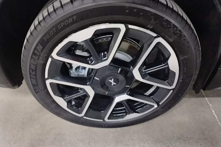 Used XPeng G7 2026 Model, Range-Extended 1704 Max Flagship Edition Right Rear Wheel Hub