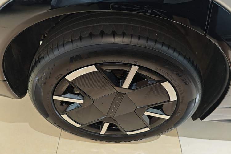 Used XPeng G7 2026 Model, Range-Extended 1704 Max Tech Edition Right Rear Wheel Hub