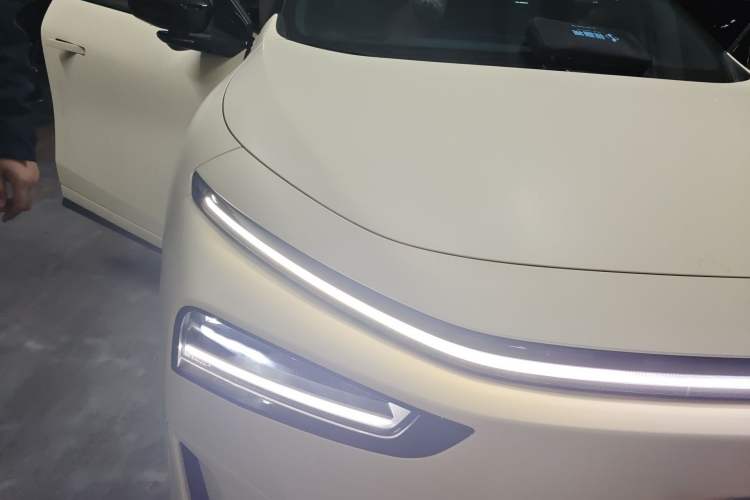 Used XPeng G7 2026 Model, Range-Extended 1704 Max Flagship Edition Right Front Headlight