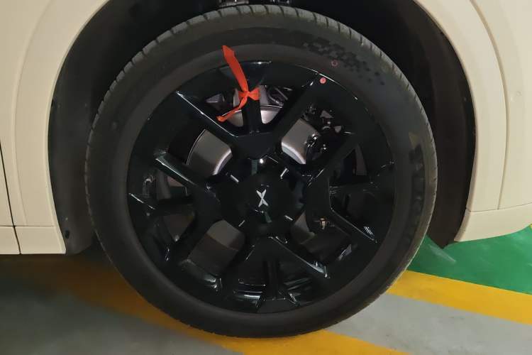 Used XPeng G7 2026 Model, Range-Extended 1704 Max Flagship Edition Right Front Wheel Hub