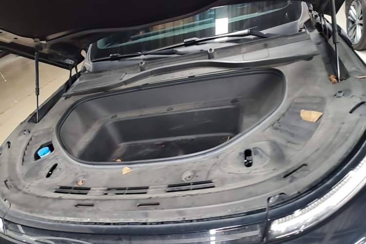 Used XPeng G9 2022 570 Max Engine Bay