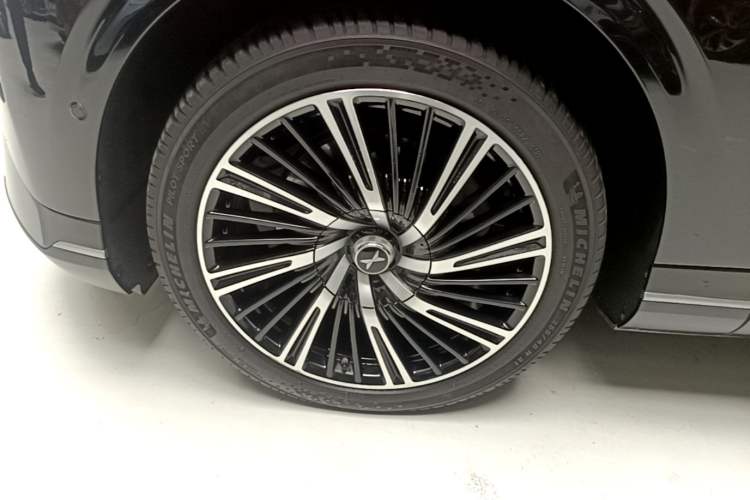 Used XPeng G9 2022 570 Max Left Front Wheel Hub