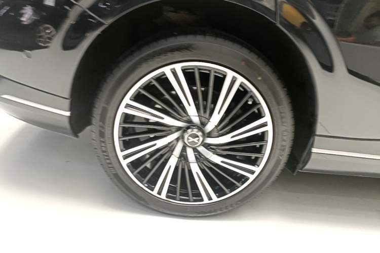 Used XPeng G9 2022 570 Max Right Rear Wheel Hub