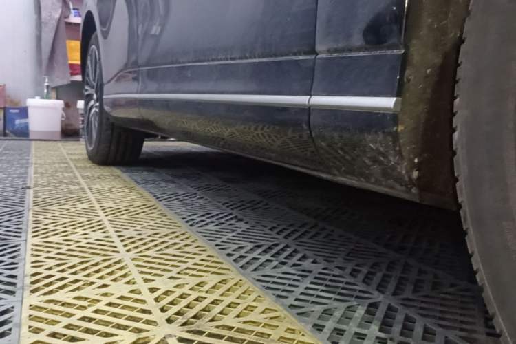 Used XPeng G9 2022 702 Max Right Side Sill