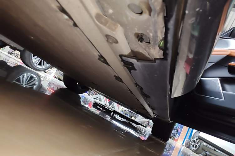 Used XPeng G9 2022 570 Max Right Side Sill