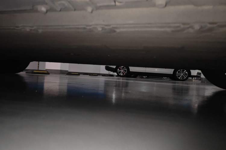 Used XPeng G9 2022 702 Max Chassis Front Right