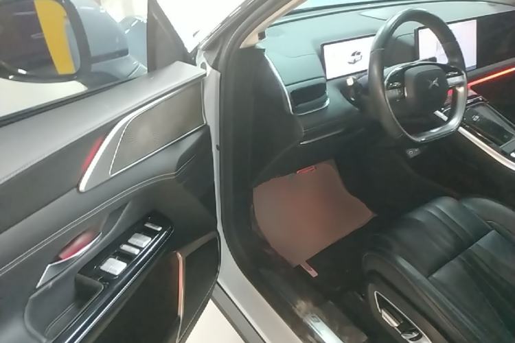 Used XPeng G9 2022 650 Performance Edition Pro Driver Seat