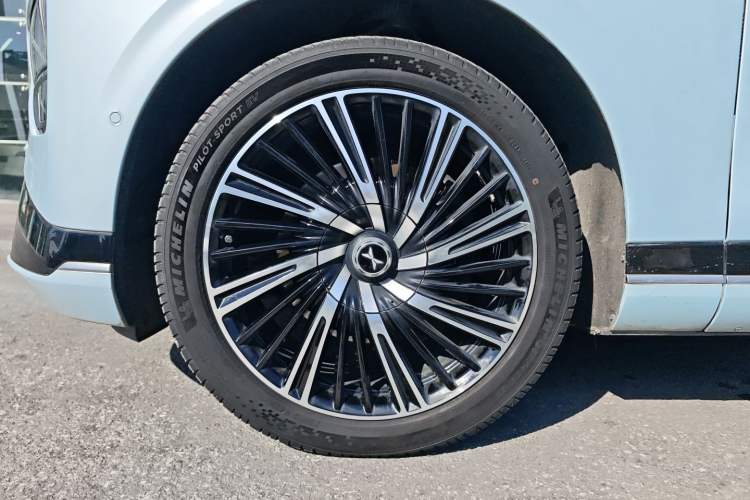 Used XPeng G9 2022 650 Performance Edition Pro Exterior 8