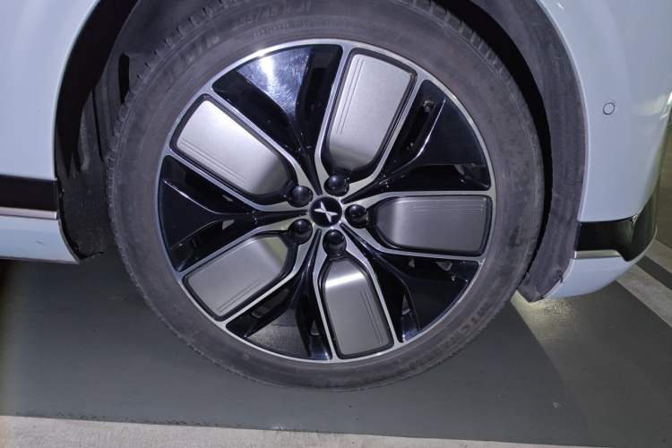 Used XPeng G9 2022 702 Max Right Front Wheel Hub