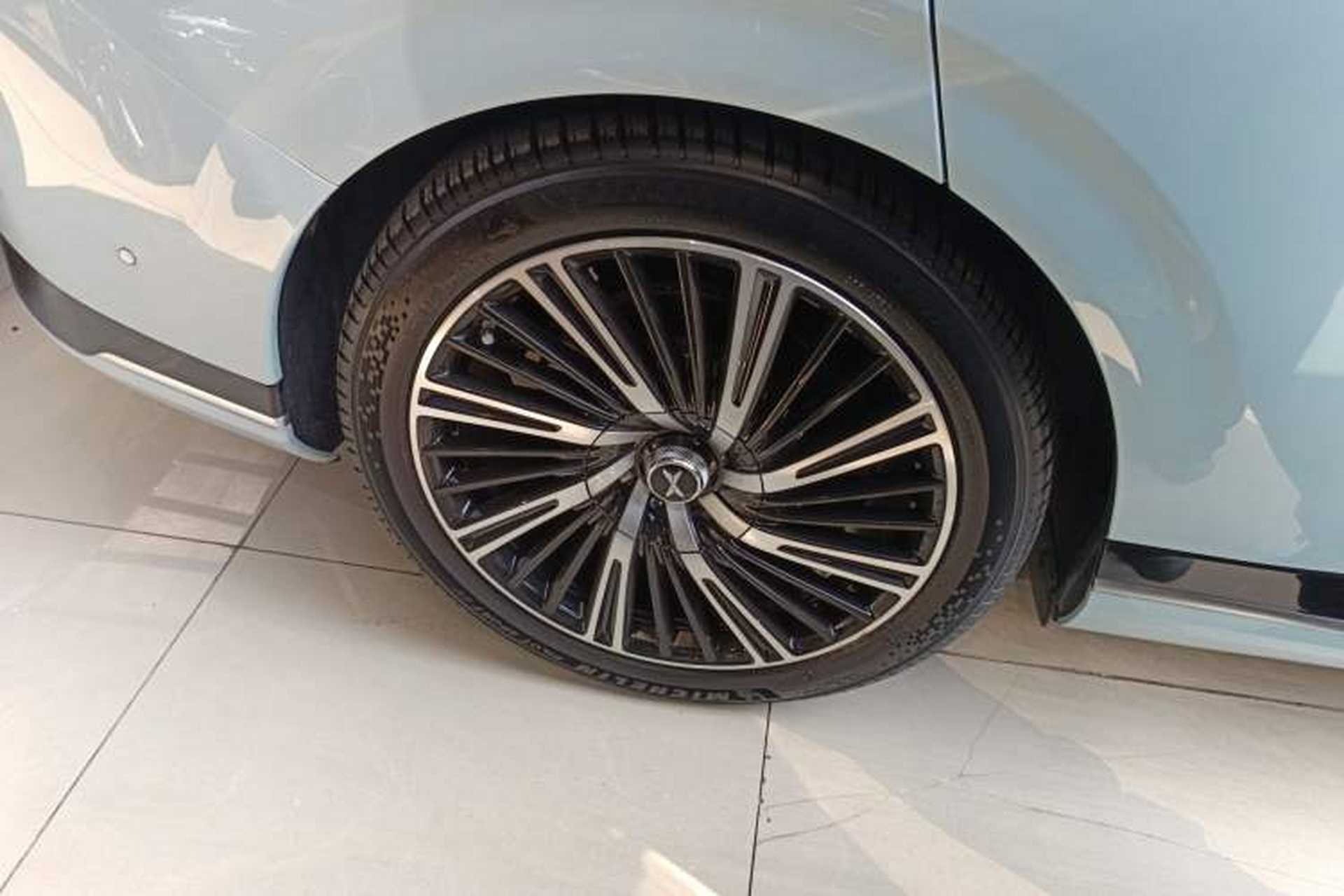 Used XPeng G9 2022 650 Performance Edition Max Right Rear Wheel Hub
