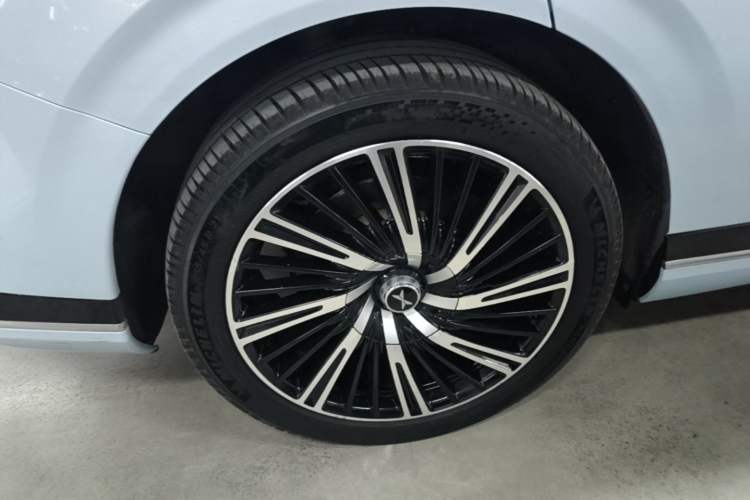 Used XPeng G9 2022 650 Performance Edition Max Right Rear Wheel Hub