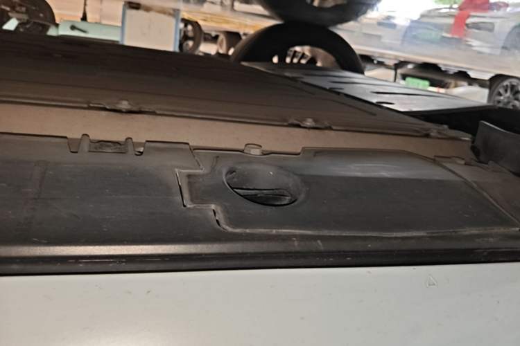 Used XPeng G9 2022 650 Performance Edition Max Right Side Sill
