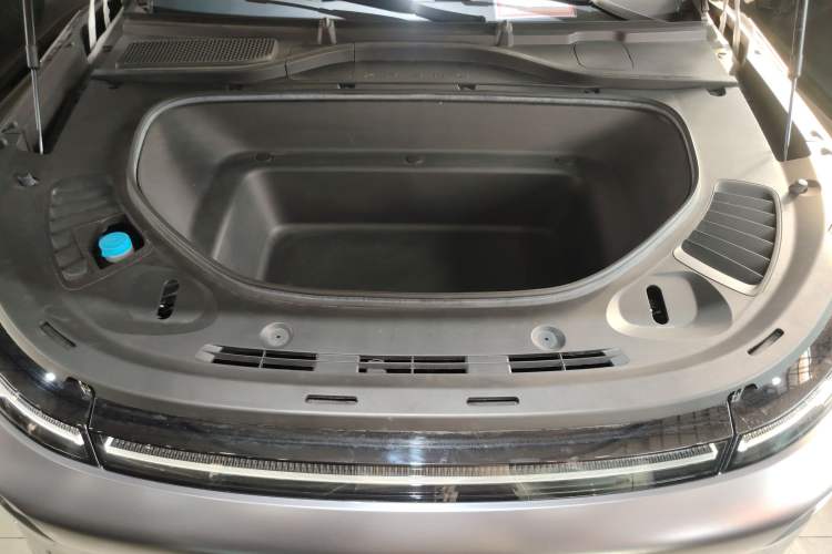 Used XPeng G9 2022 702 Max Engine Bay