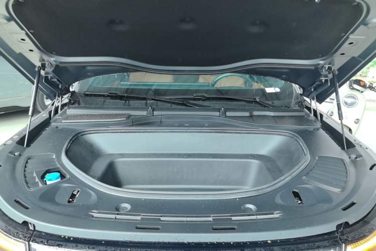 Used XPeng G9 2022 702 Max Engine Bay