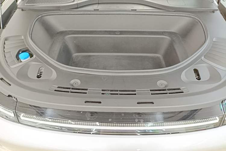 Used XPeng G9 2022 570 Max Engine Bay