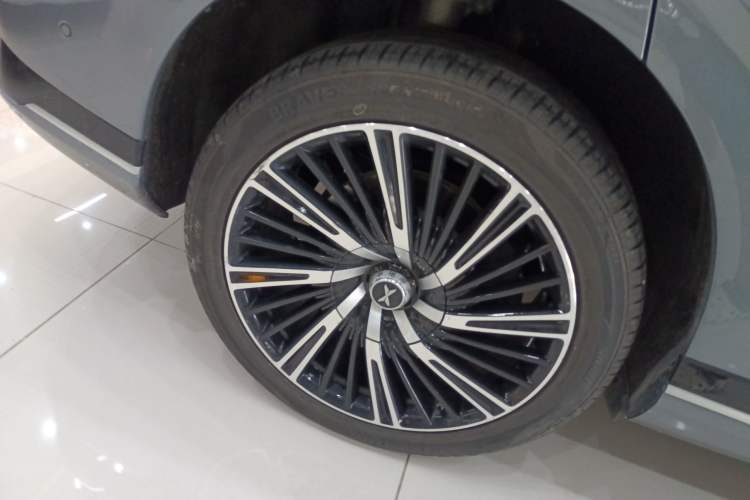 Used XPeng G9 2022 650 Performance Edition Pro Exterior 8