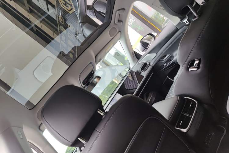 Used XPeng G9 2022 650 Performance Edition Max Headliner