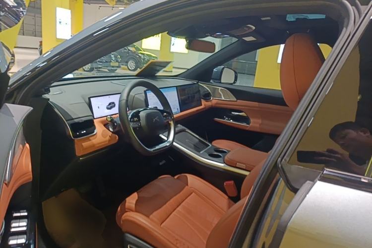 Used XPeng G9 2022 650 Performance Edition Max Left Front Seat