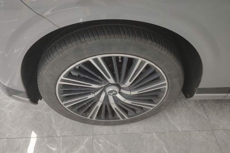 Used XPeng G9 2022 570 Pro Left Front Wheel Hub