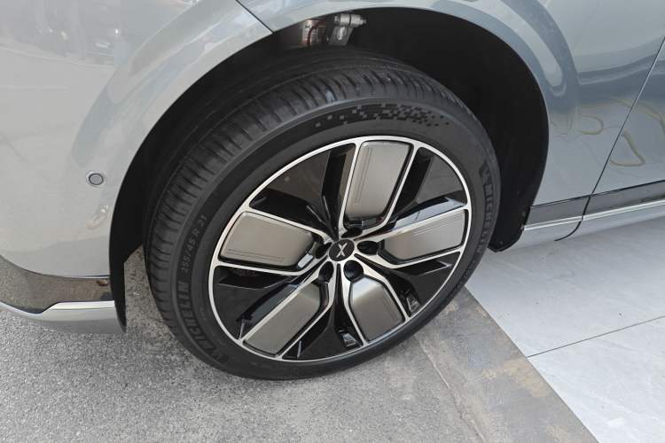 Used XPeng G9 2022 650 Performance Edition Max Left Front Wheel Hub